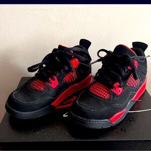 Little boy Jordan 4 retro red thunder size 1y